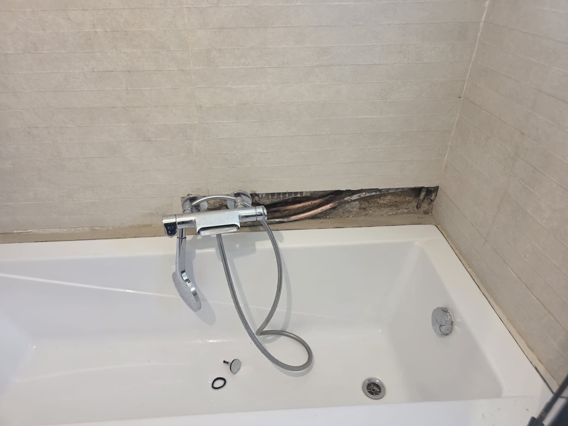 Installation de robinetterie de baignoire par BS PRO